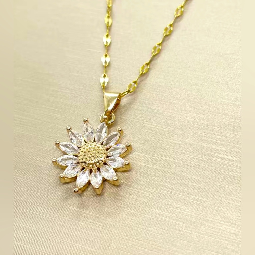🌻 Luxurious Design Sunflower Zircon Pendant and Necklace